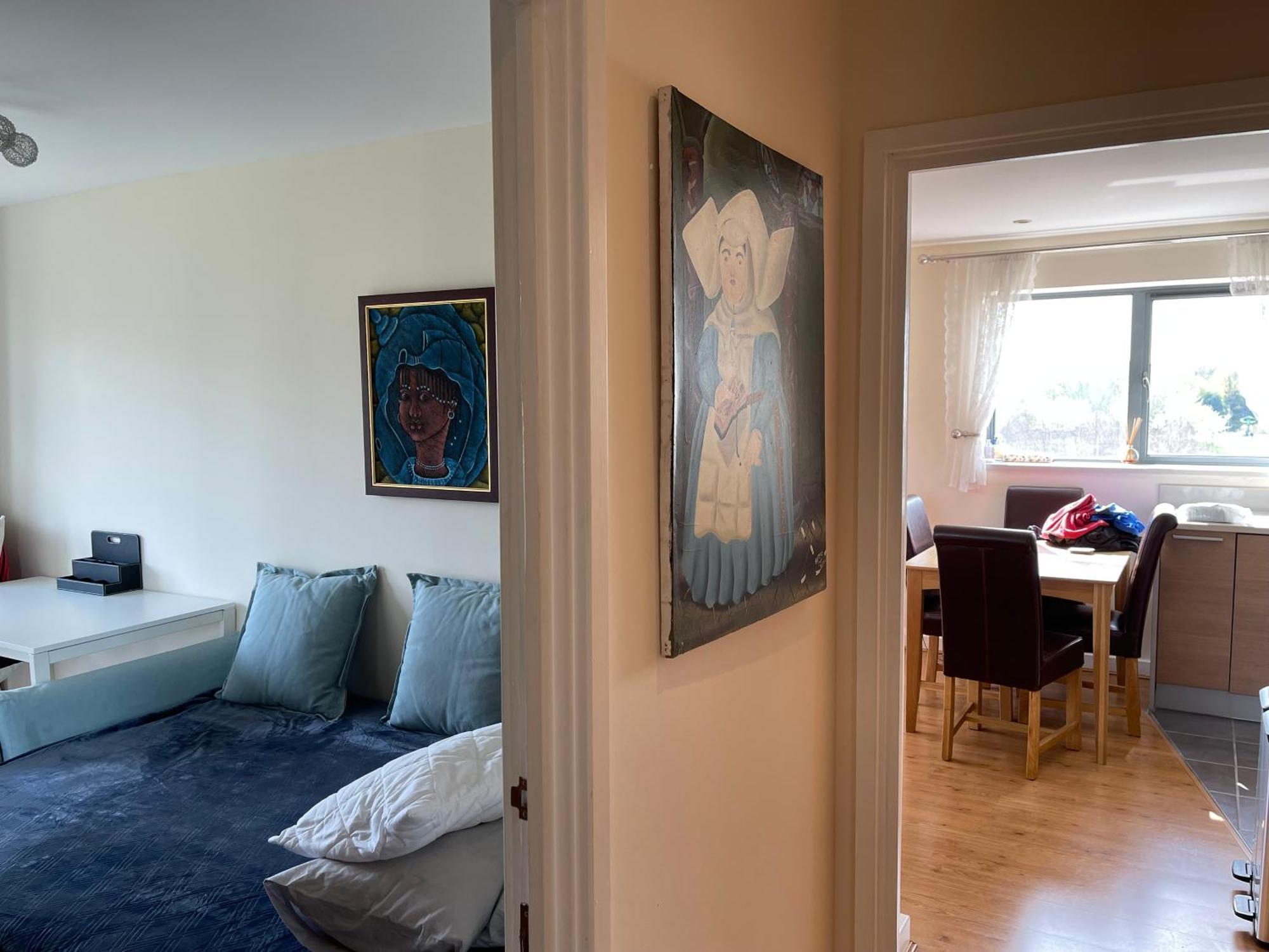 Waterfall Oasis: Luxury Wembley Apartment with Parking London Exterior photo