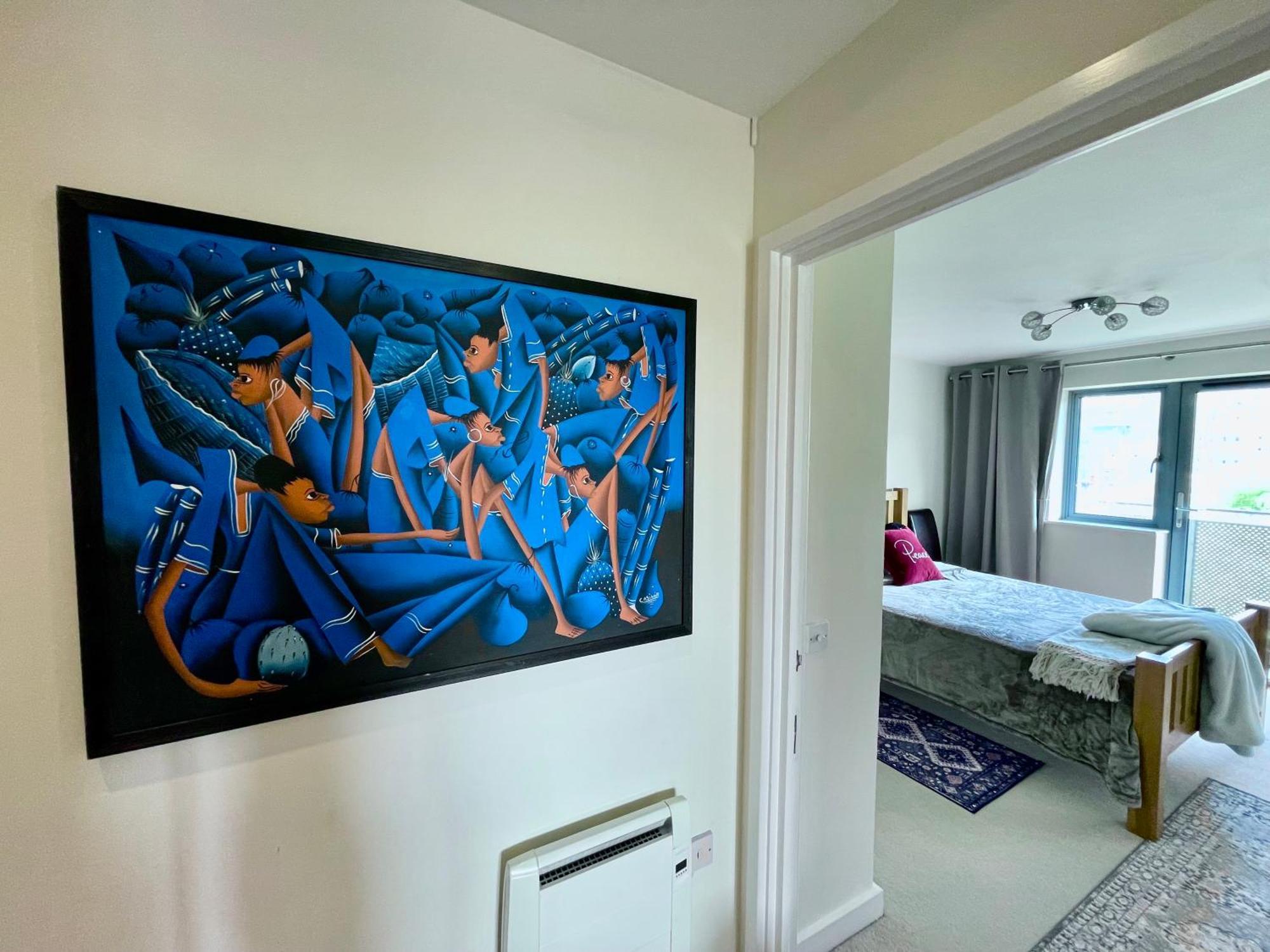 Waterfall Oasis: Luxury Wembley Apartment with Parking London Exterior photo